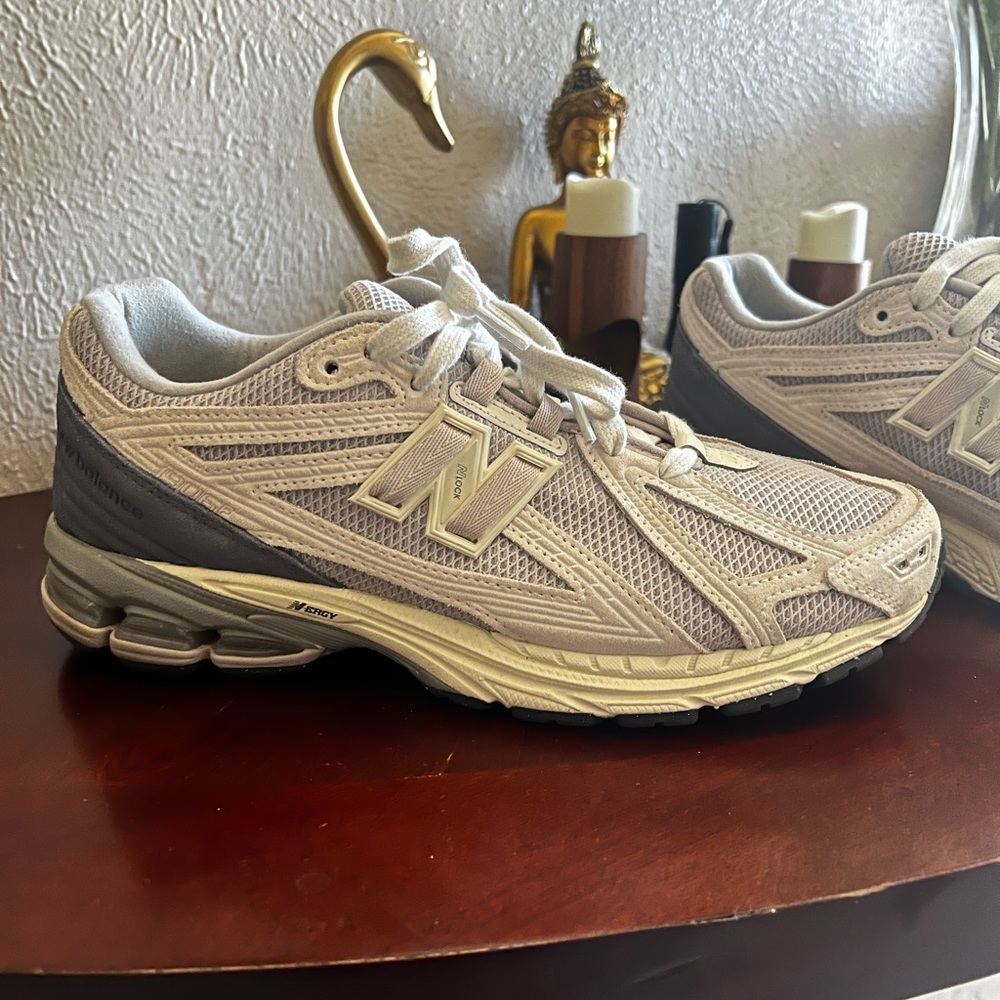New Balance 1906r  Silver metalic with sea salt and new spruce